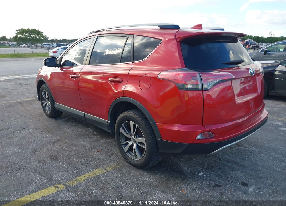 2017 TOYOTA RAV4 XLE VIN: JTMWFREV2HJ134807