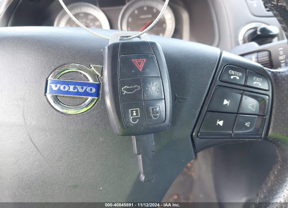 2012 VOLVO C70 VIN: YV1672MCXCJ130818