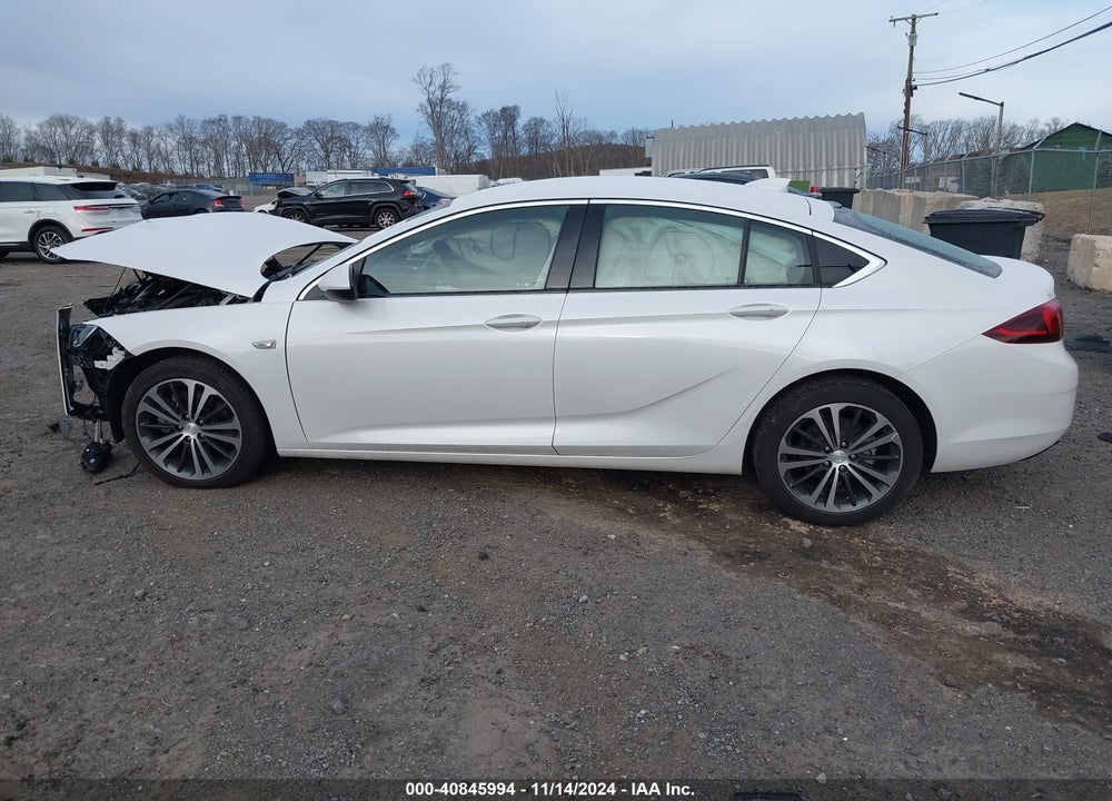 2019 BUICK REGAL SPORTBACK AWD ESSENCE VIN: W04GR6SX9K1033426
