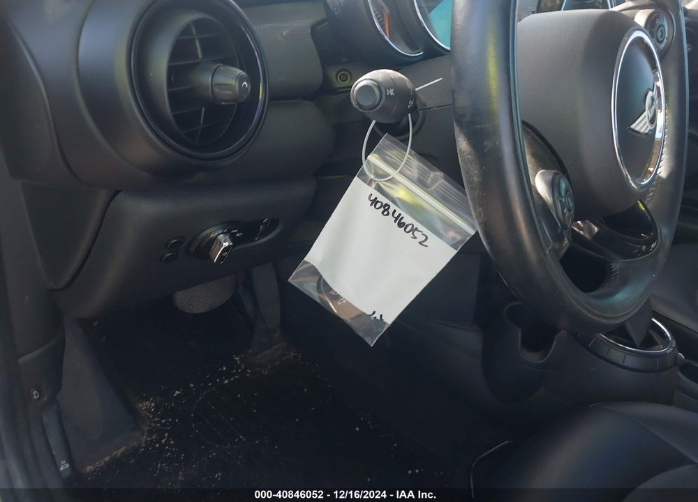 2016 MINI HARDTOP COOPER VIN: WMWXP5C51G2D15547
