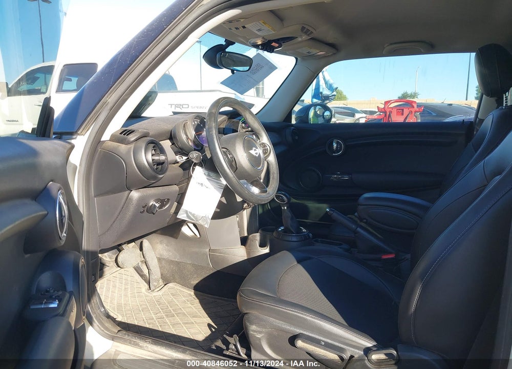 2016 MINI HARDTOP COOPER VIN: WMWXP5C51G2D15547