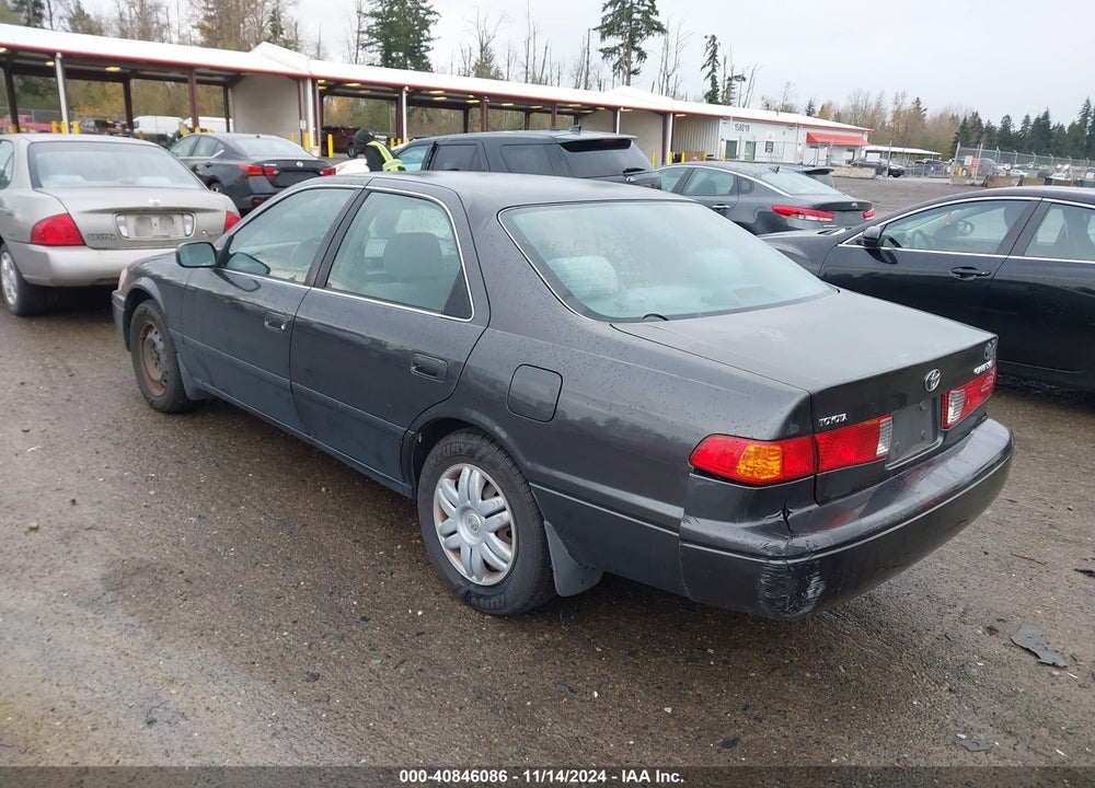 2000 TOYOTA CAMRY LE VIN: JT2BG22K7Y0460839