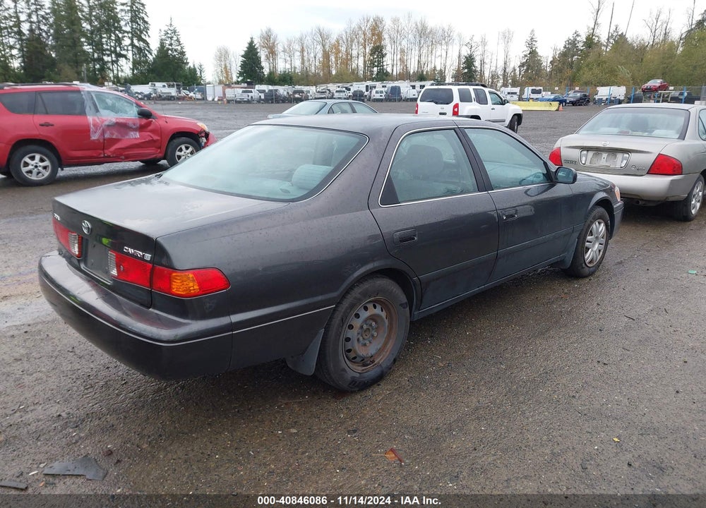 2000 TOYOTA CAMRY LE VIN: JT2BG22K7Y0460839