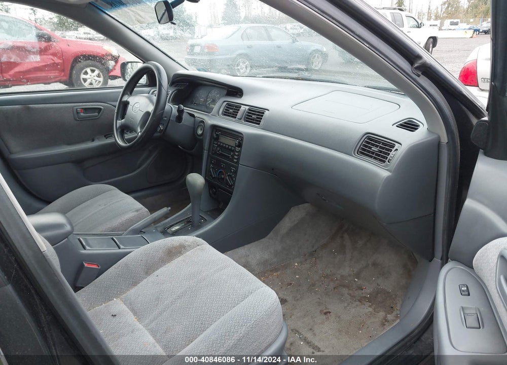 2000 TOYOTA CAMRY LE VIN: JT2BG22K7Y0460839