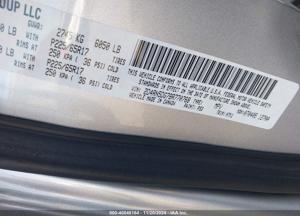 2011 DODGE GRAND CARAVAN CREW VIN: 2D4RN5DG7BR770768
