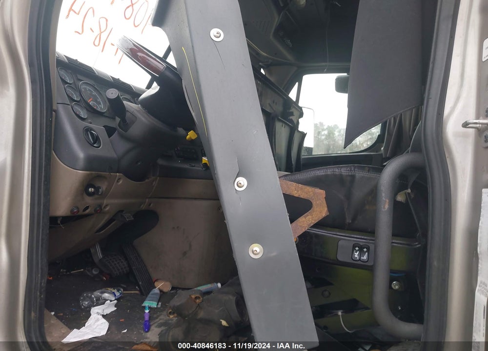 2016 FREIGHTLINER CASCADIA 125 VIN: 3AKJGLBG7GSGT7987