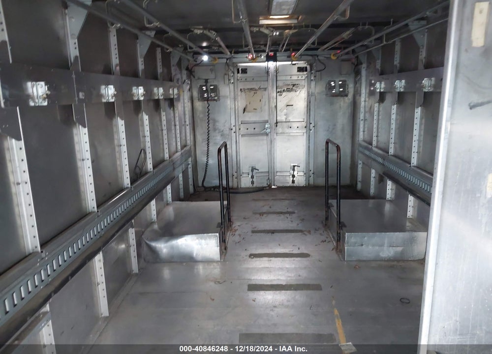 2009 FREIGHTLINER CHASSIS M LINE WALK-IN VAN VIN: 4UZAANDU99CAM3466
