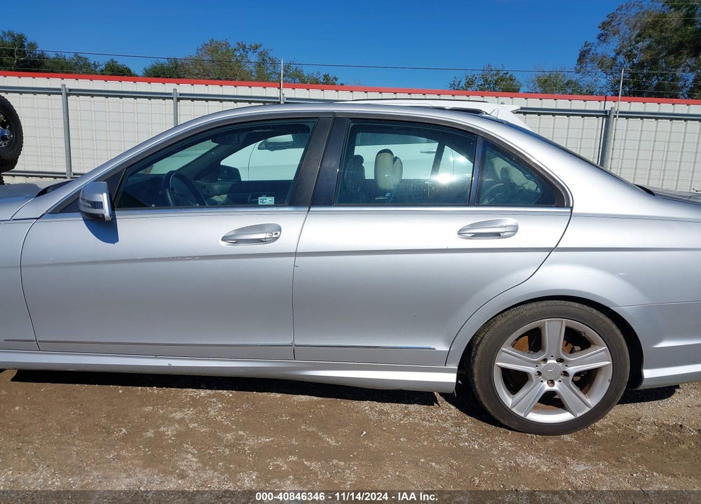 2011 MERCEDES-BENZ C 300 LUXURY/SPORT VIN: WDDGF5EB7BR147215