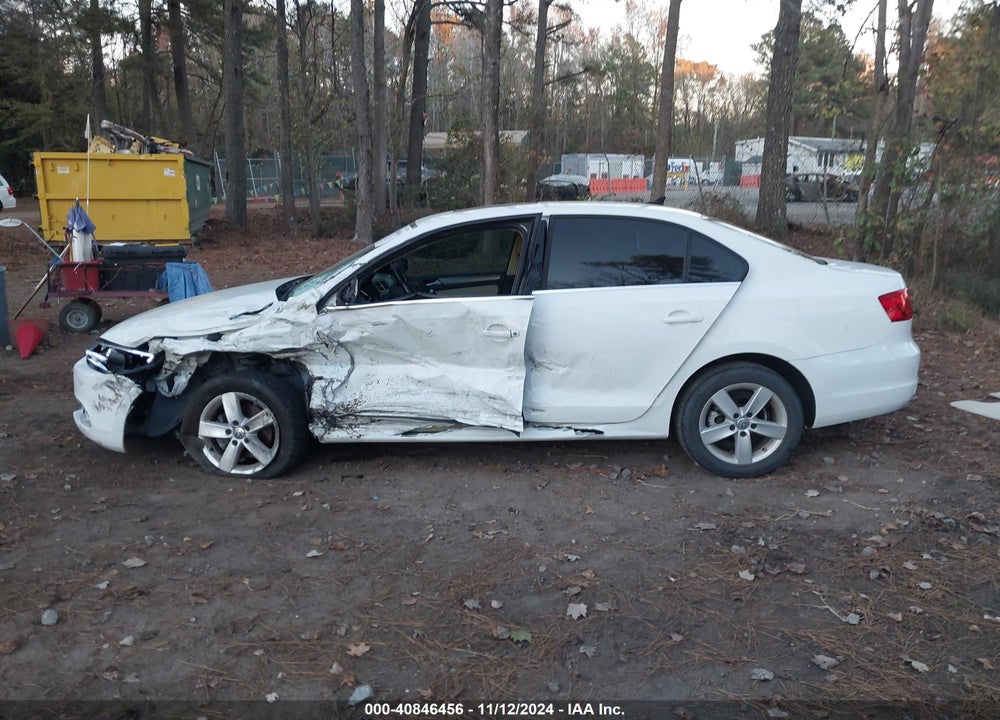 2014 VOLKSWAGEN JETTA 2.0L TDI VIN: 3VW3L7AJ5EM438986
