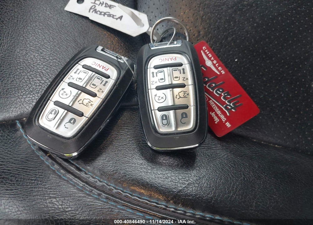 2021 CHRYSLER PACIFICA TOURING L VIN: 2C4RC1BG1MR528379