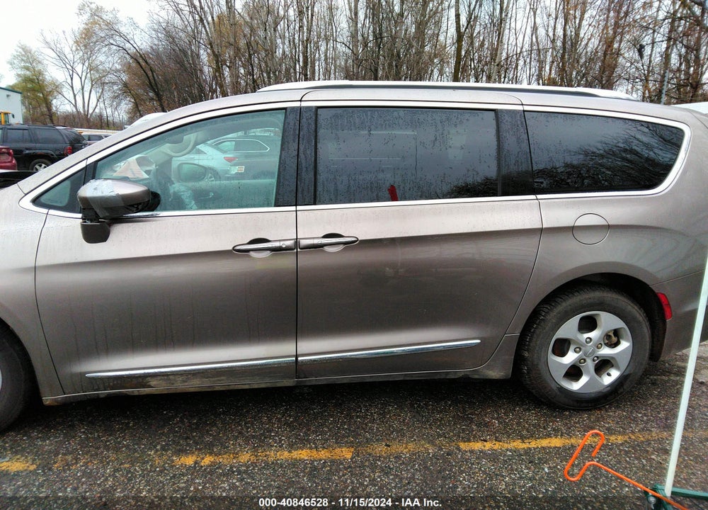 2017 CHRYSLER PACIFICA TOURING L PLUS VIN: 2C4RC1EG0HR643587