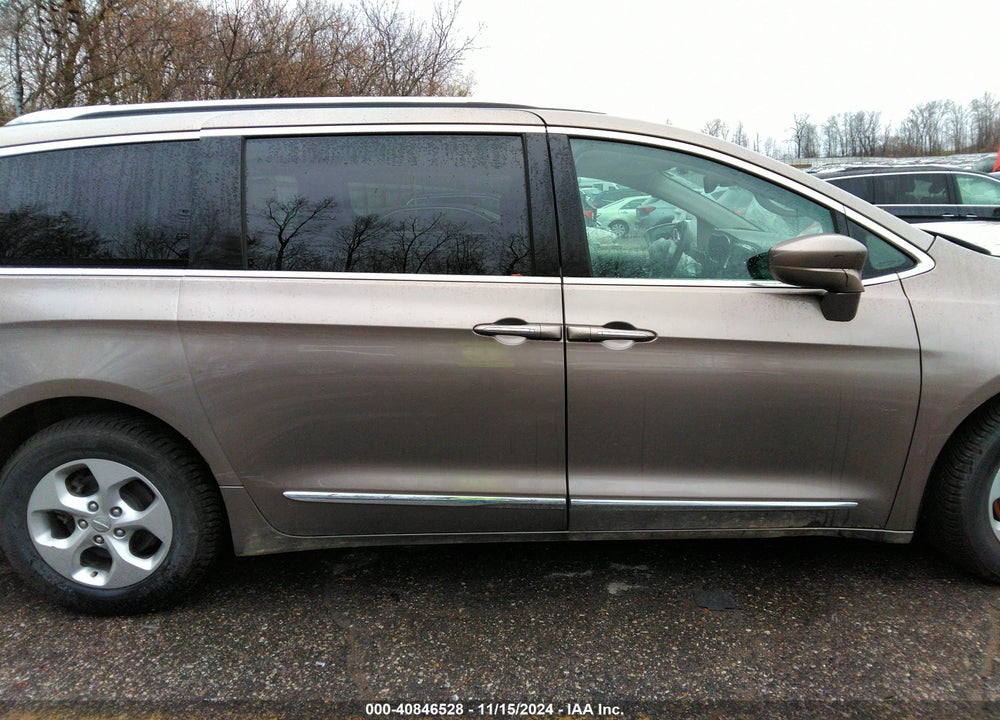 2017 CHRYSLER PACIFICA TOURING L PLUS VIN: 2C4RC1EG0HR643587