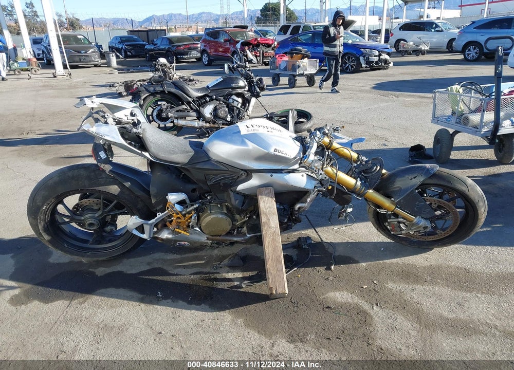 2013 DUCATI SUPERBIKE 1199 PANIGALE/S VIN: ZDM14BPW0DB012212
