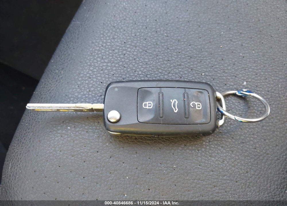2012 VOLKSWAGEN JETTA 2.5L SE VIN: 3VWDP7AJ3CM360892