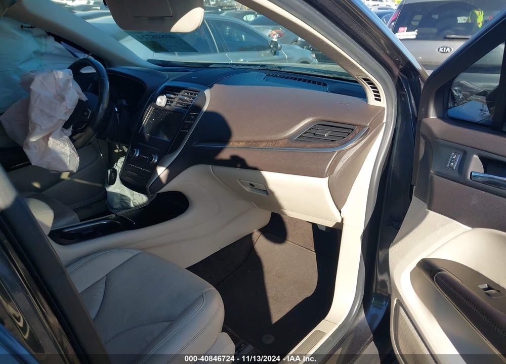 2019 LINCOLN MKC RESERVE VIN: 5LMTJ3DH0KUL07121
