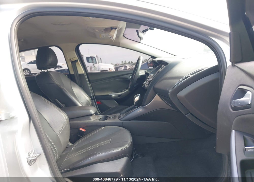 2014 FORD FOCUS TITANIUM VIN: 1FADP3J29EL240514