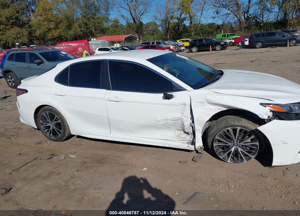 2018 TOYOTA CAMRY VIN: 4T1B11HK2JU636622