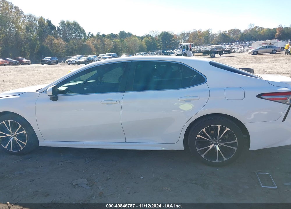 2018 TOYOTA CAMRY VIN: 4T1B11HK2JU636622