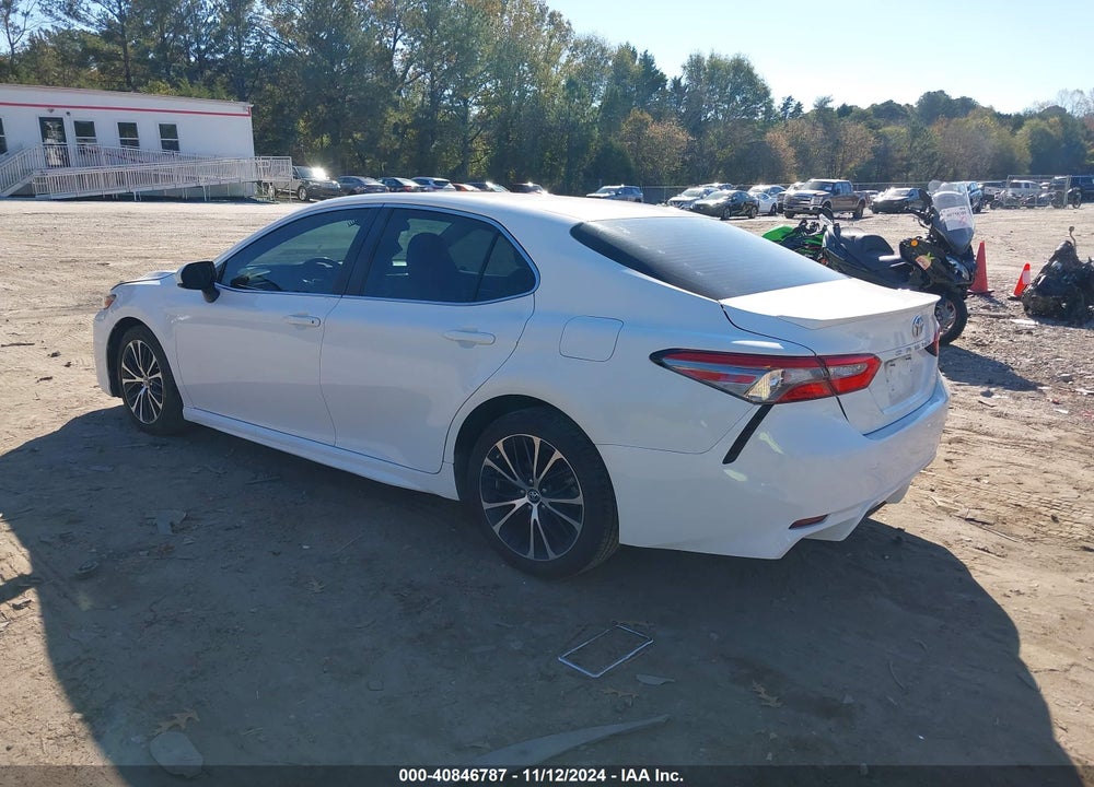 2018 TOYOTA CAMRY VIN: 4T1B11HK2JU636622