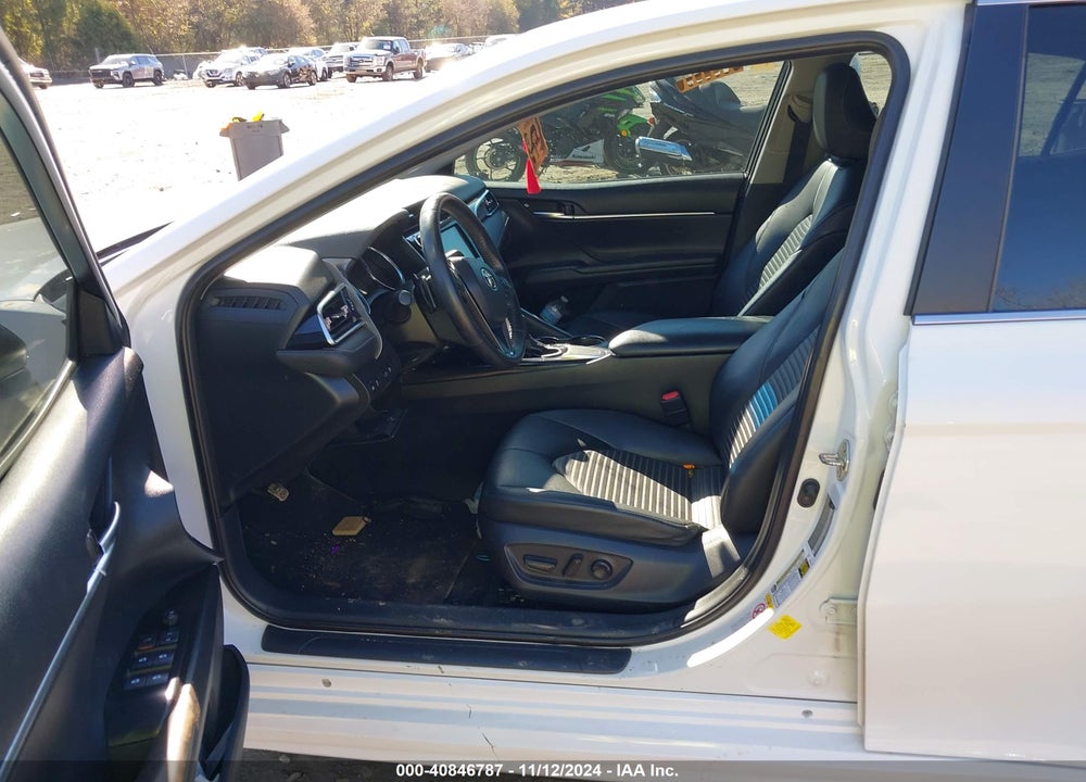 2018 TOYOTA CAMRY VIN: 4T1B11HK2JU636622