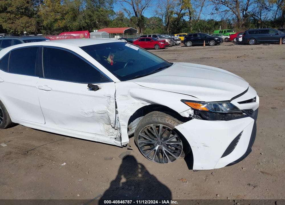 2018 TOYOTA CAMRY VIN: 4T1B11HK2JU636622