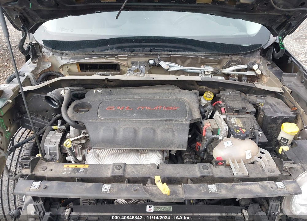 2016 JEEP RENEGADE LATITUDE VIN: ZACCJBBT2GPE28377