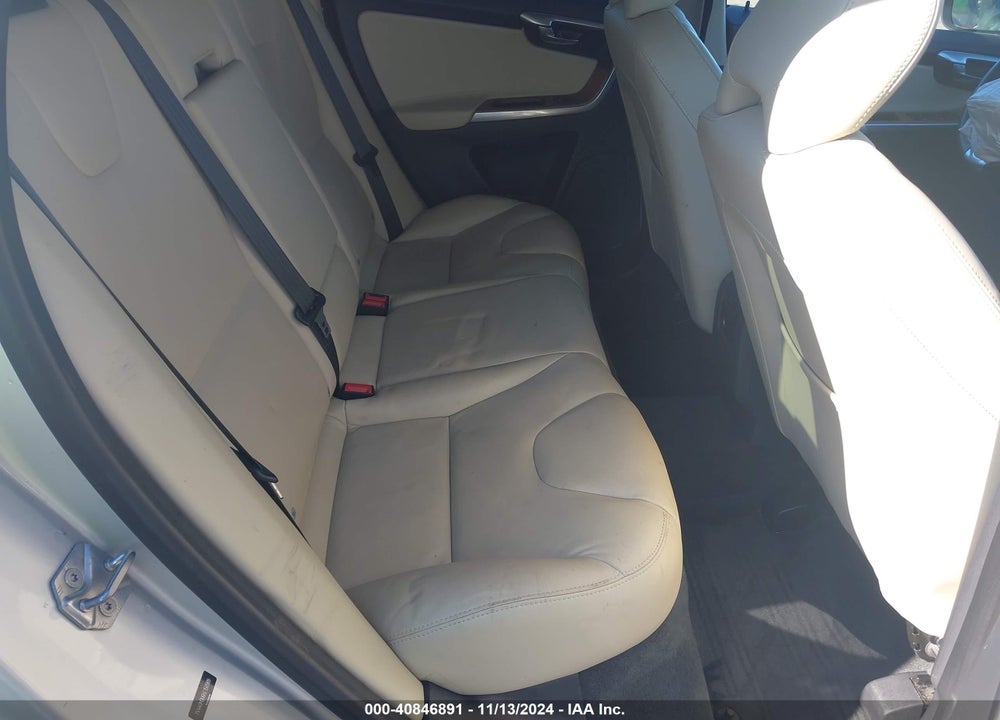 2017 VOLVO XC60 T5 INSCRIPTION VIN: YV440MDU6H2158989