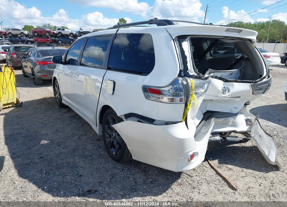2016 TOYOTA SIENNA SE PREMIUM 8 PASSENGER VIN: 5TDXK3DC0GS730867