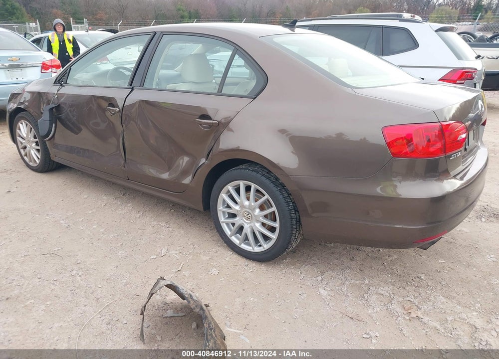 2011 VOLKSWAGEN JETTA 2.5L SE VIN: 3VWDZ7AJ6BM079596