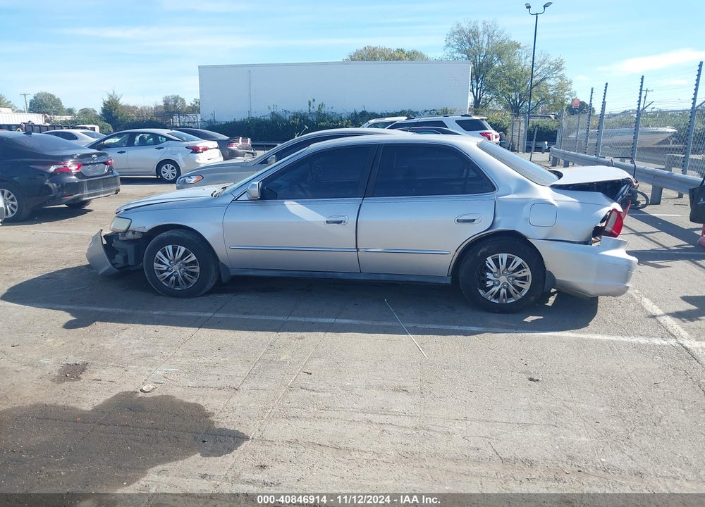 2002 HONDA ACCORD 3.0 LX VIN: 1HGCG16462A030465