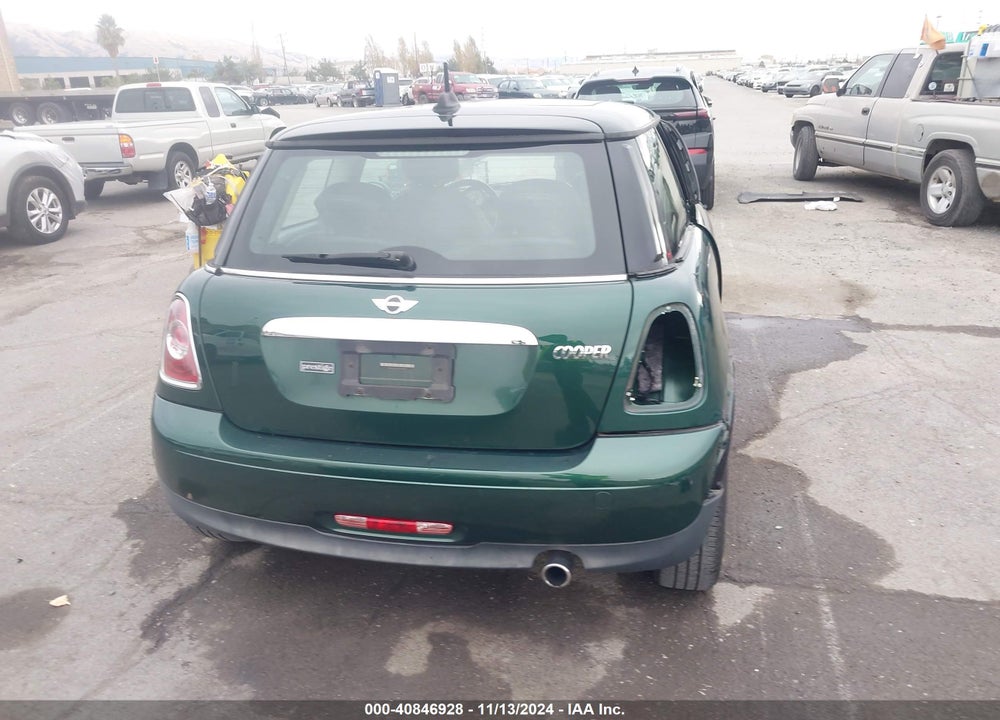 2011 MINI COOPER VIN: WMWSU3C57BT098397
