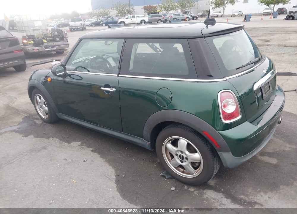 2011 MINI COOPER VIN: WMWSU3C57BT098397