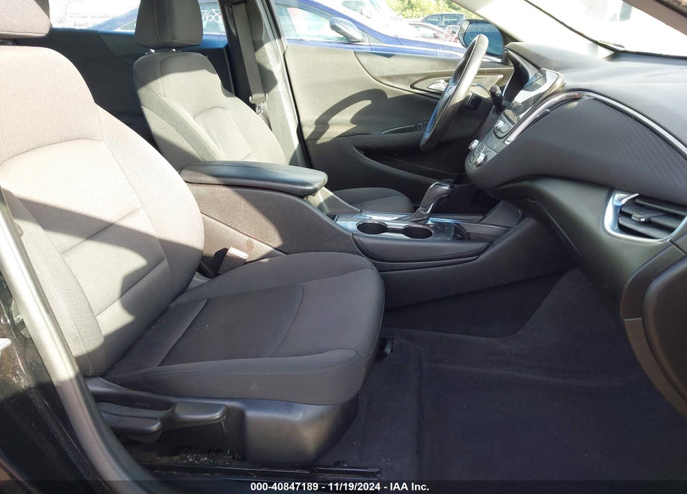 2018 CHEVROLET MALIBU LT VIN: 1G1ZD5ST3JF215203