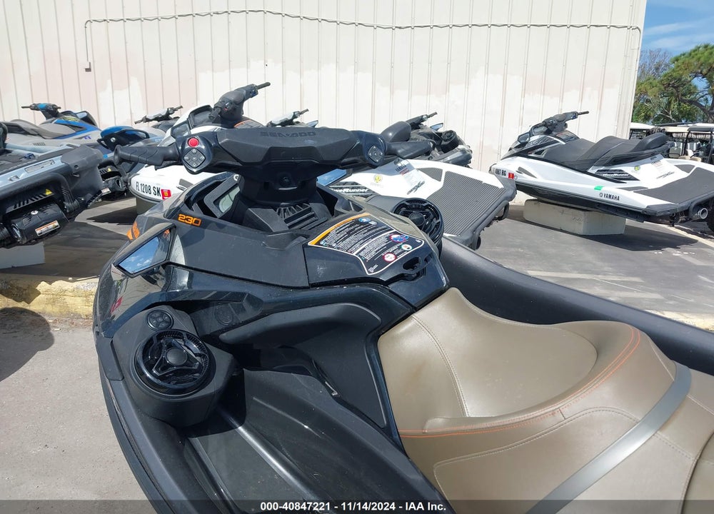 2022 SEADOO GTX 230 LIMITED VIN: YDV75281D222