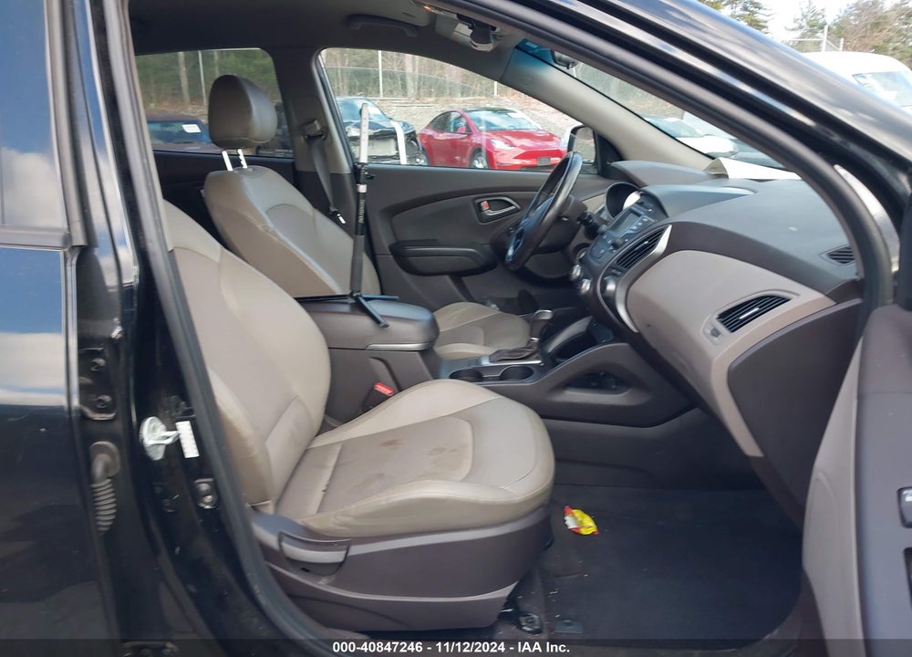 2015 HYUNDAI TUCSON SE VIN: KM8JUCAG7FU088709