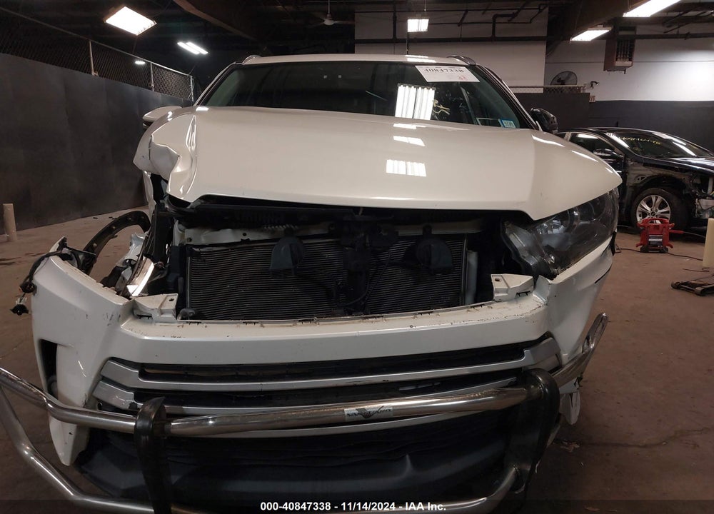 2019 TOYOTA HIGHLANDER XLE VIN: 5TDJZRFH4KS628168