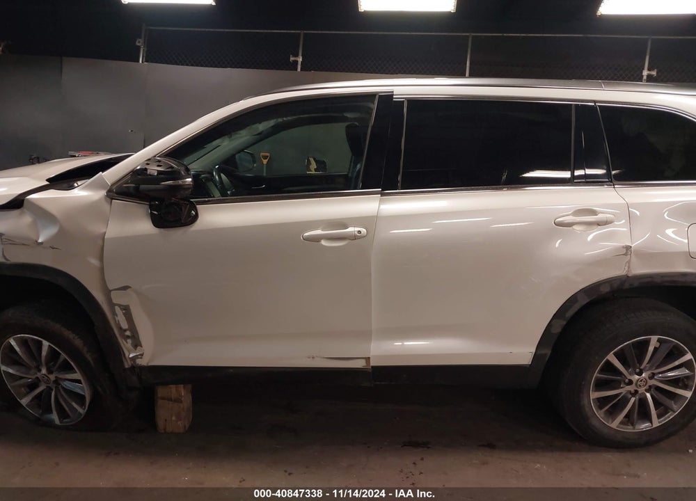 2019 TOYOTA HIGHLANDER XLE VIN: 5TDJZRFH4KS628168