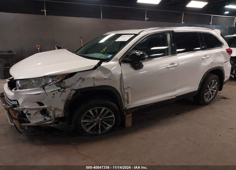 2019 TOYOTA HIGHLANDER XLE VIN: 5TDJZRFH4KS628168