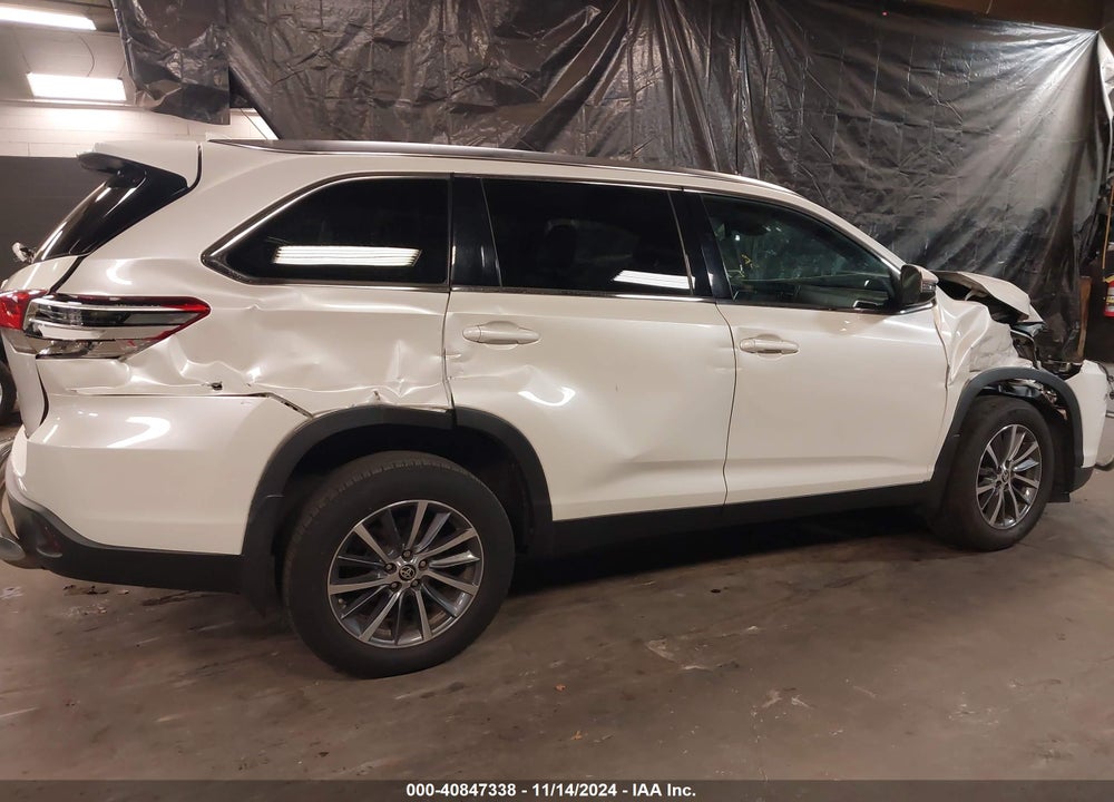 2019 TOYOTA HIGHLANDER XLE VIN: 5TDJZRFH4KS628168