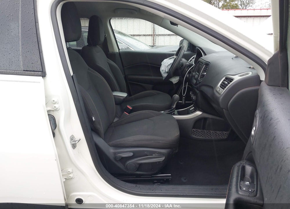 2018 JEEP COMPASS SPORT FWD VIN: 3C4NJCAB8JT438936