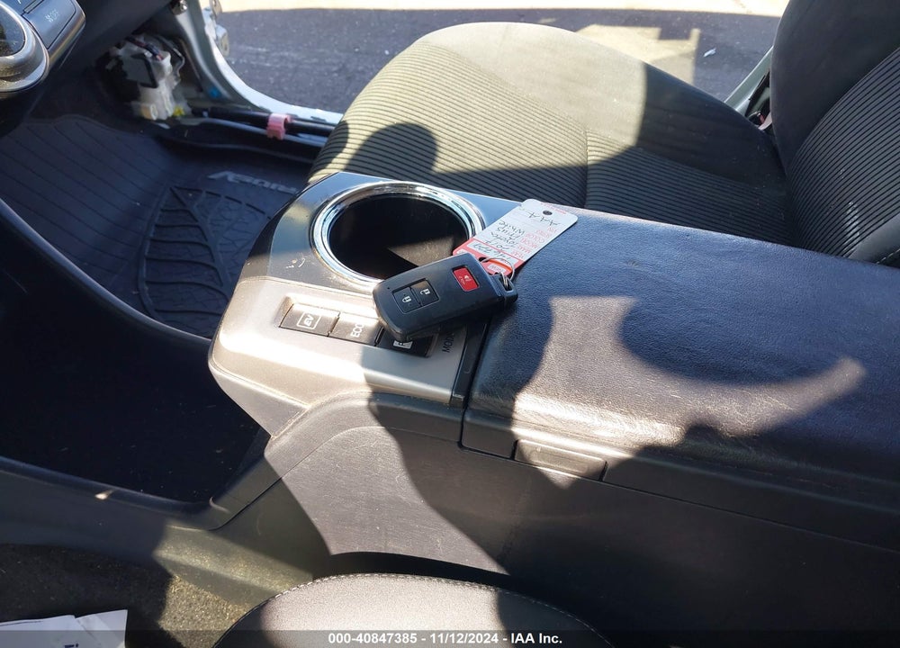 2017 TOYOTA PRIUS V TWO VIN: JTDZN3EU5HJ062991