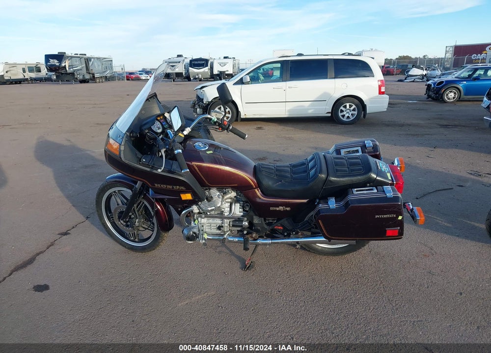 1982 HONDA GL500 I VIN: JH2PC0211CM111236