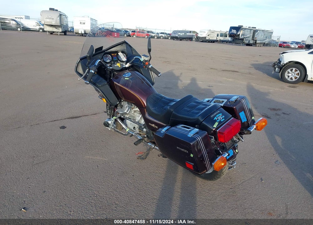 1982 HONDA GL500 I VIN: JH2PC0211CM111236