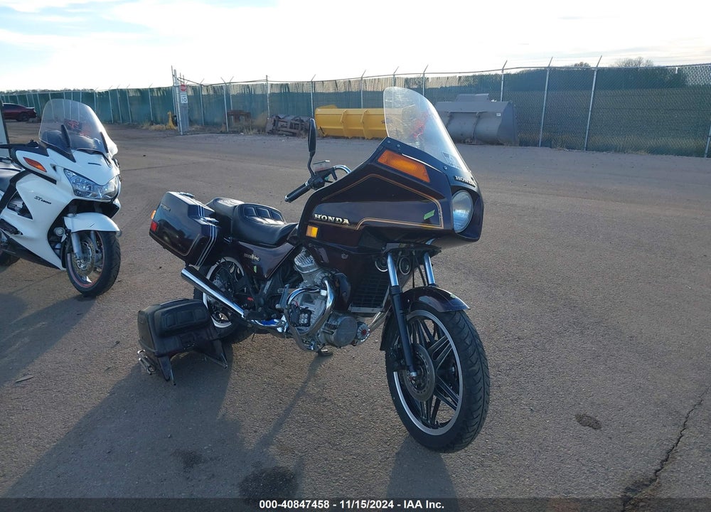 1982 HONDA GL500 I VIN: JH2PC0211CM111236