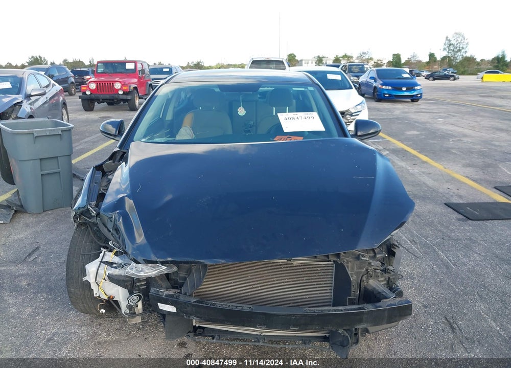 2018 HYUNDAI ELANTRA SE VIN: 5NPD74LF0JH277806