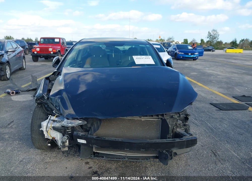 2018 HYUNDAI ELANTRA SE VIN: 5NPD74LF0JH277806