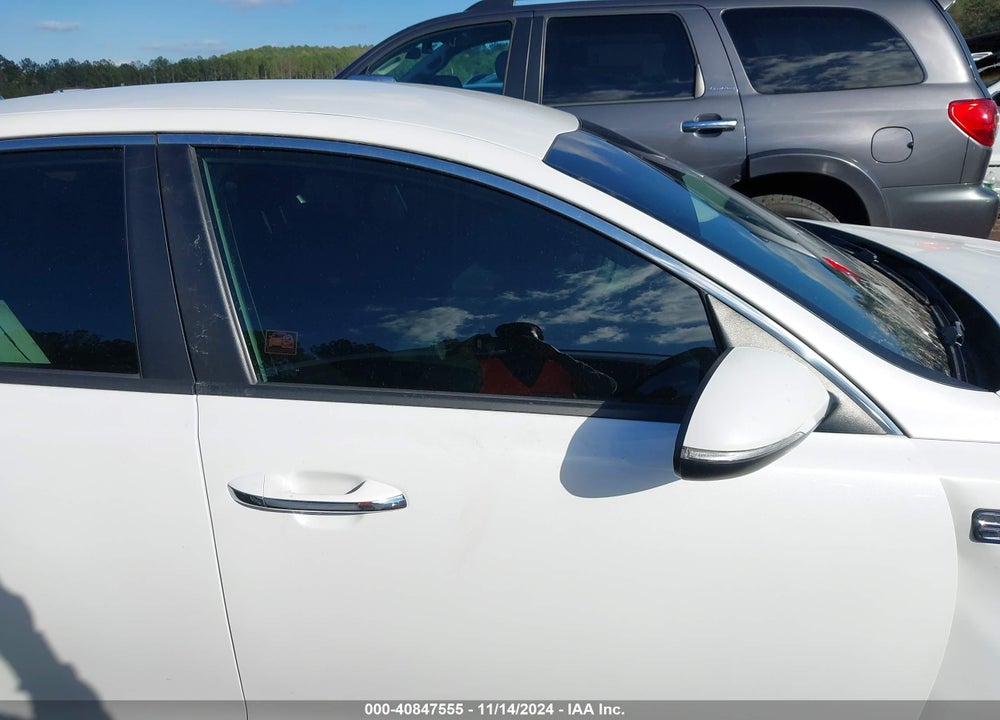 2019 KIA OPTIMA VIN: 5XXGT4L35KG364385
