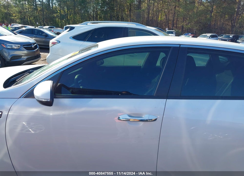 2019 KIA OPTIMA VIN: 5XXGT4L35KG364385