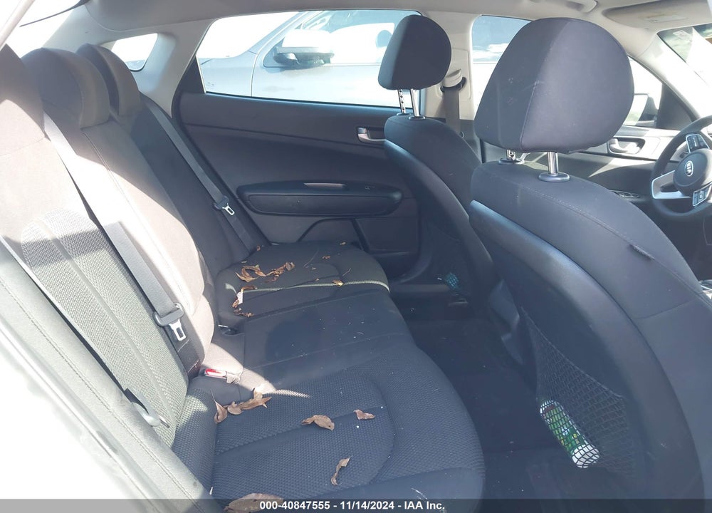 2019 KIA OPTIMA VIN: 5XXGT4L35KG364385
