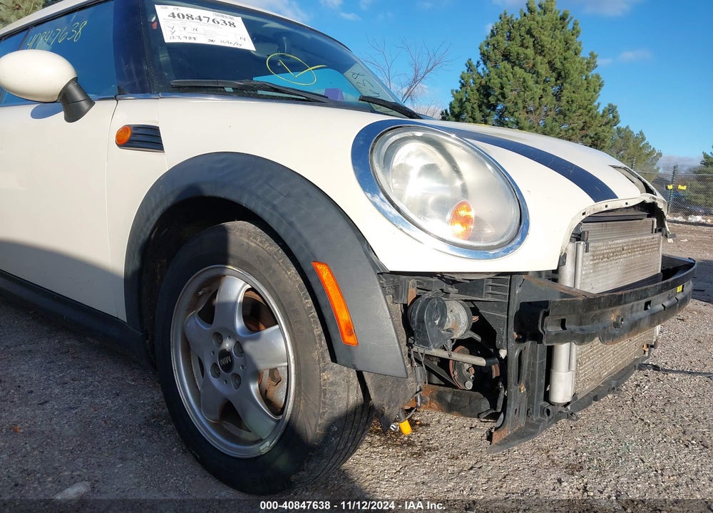 2009 MINI COOPER CLUBMAN VIN: WMWML33519TX35791